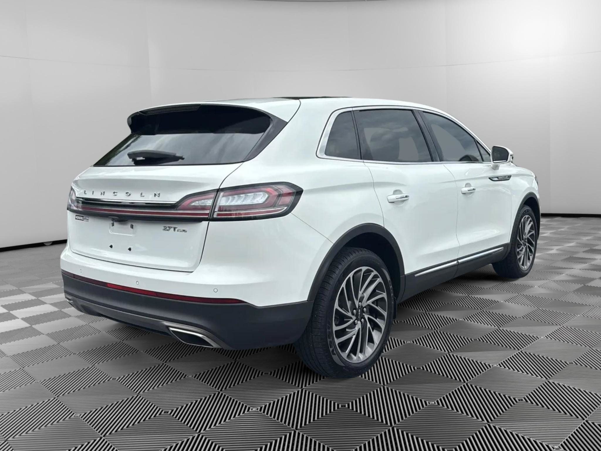Used 2020 Lincoln Nautilus Reserve AWD/4WD image 4