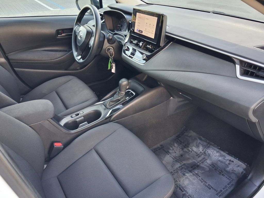 Used 2025 Toyota Corolla LE FWD image 25
