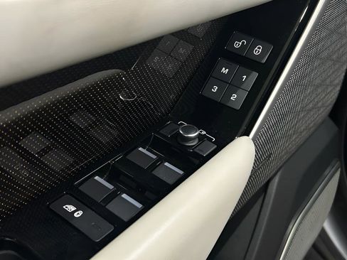 Used 2018 Land Rover Range Rover Velar R-Dynamic HSE image 17