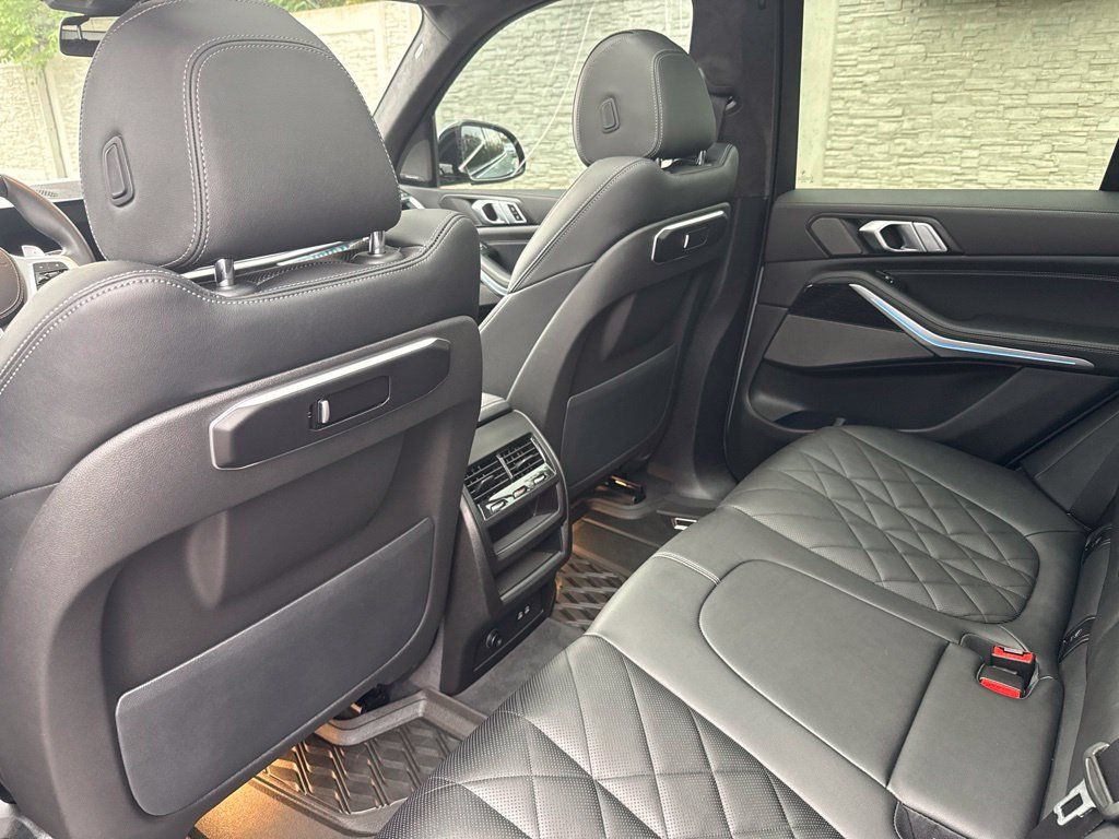 Used 2024 BMW X5 xDrive40i w/ M Sport Package AWD/4WD image 12