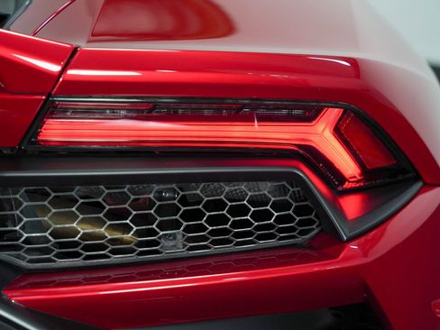 Used 2021 Lamborghini Huracan EVO image 22