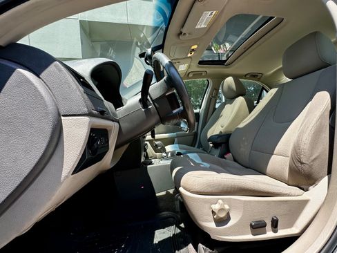 Used 2010 Ford Fusion Hybrid FWD image 2