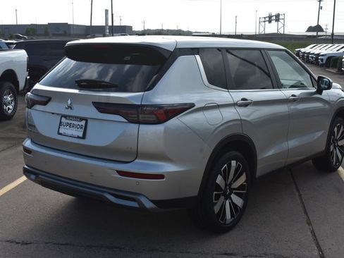 Used 2025 Mitsubishi Outlander SE FWD image 5