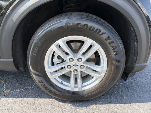 Used 2023 Ford Explorer XLT w/ Equipment Group 202A RWD image 10