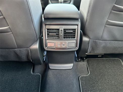 Used 2025 Subaru Forester Limited image 18