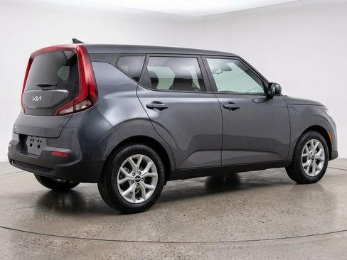 Used 2025 Kia Soul LX w/ LX Technology Package FWD image 9