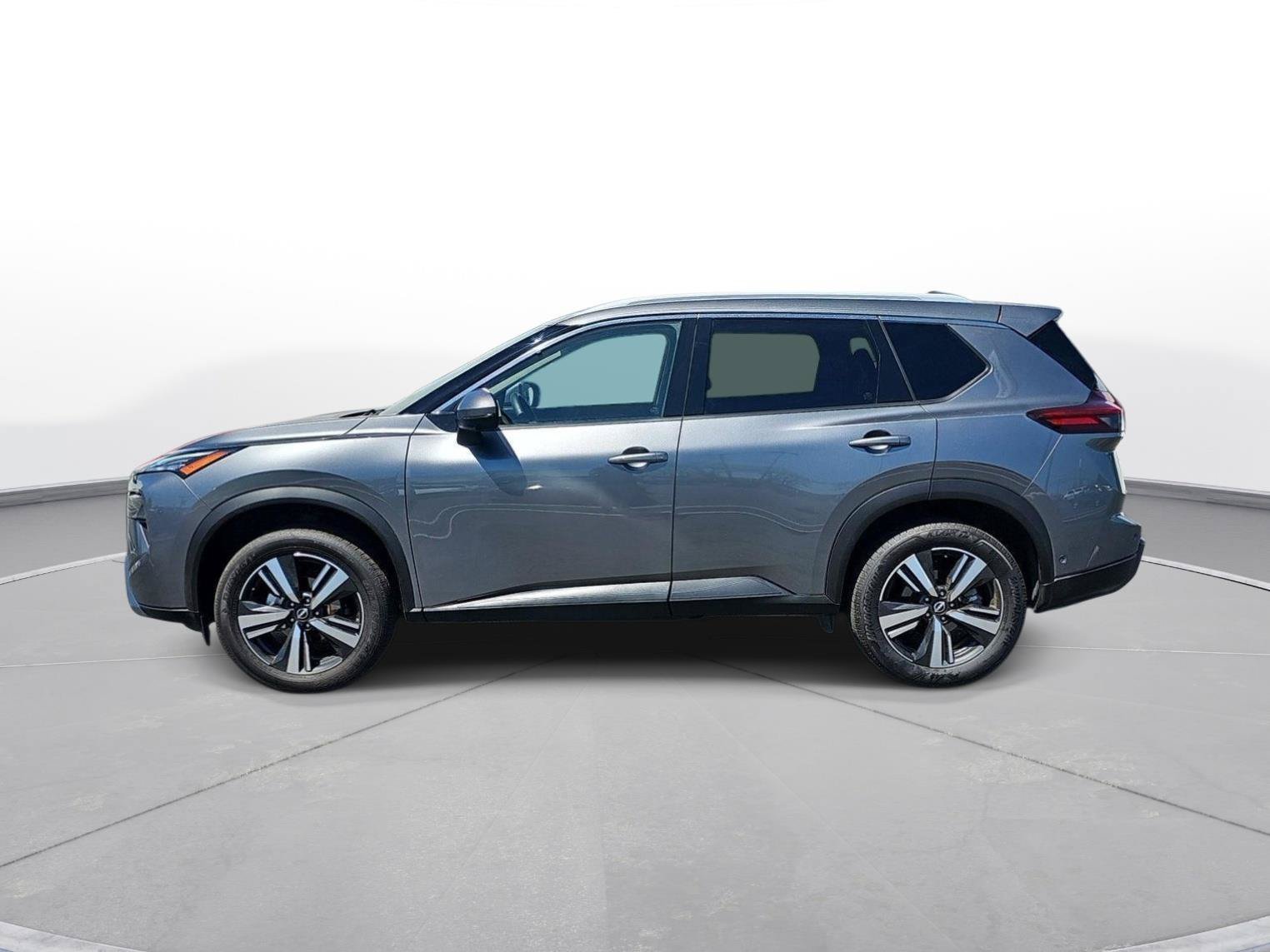 Used 2025 Nissan Rogue SL AWD/4WD image 4