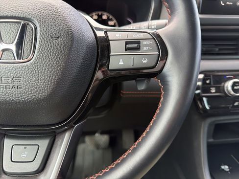 Used 2024 Honda Pilot TrailSport image 18