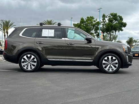 Used 2022 Kia Telluride EX w/ EX Premium Package FWD image 2