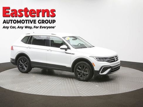 Used 2024 Volkswagen Tiguan SE image 47