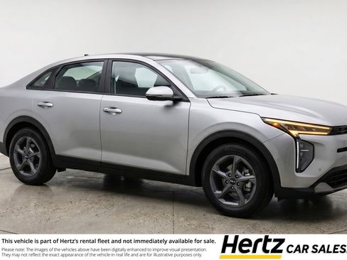 Used 2025 Kia K4 LXS image 1