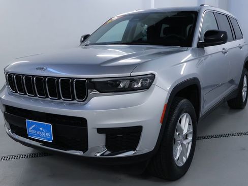 Used 2023 Jeep Grand Cherokee L Laredo image 3