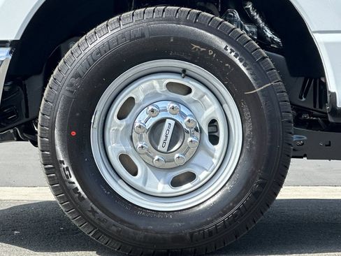 New 2026 Ford F250 XL w/ XL Chrome Package RWD image 21
