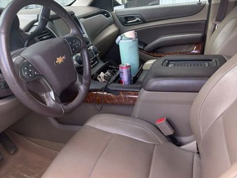 Used 2017 Chevrolet Tahoe Premier RWD image 3
