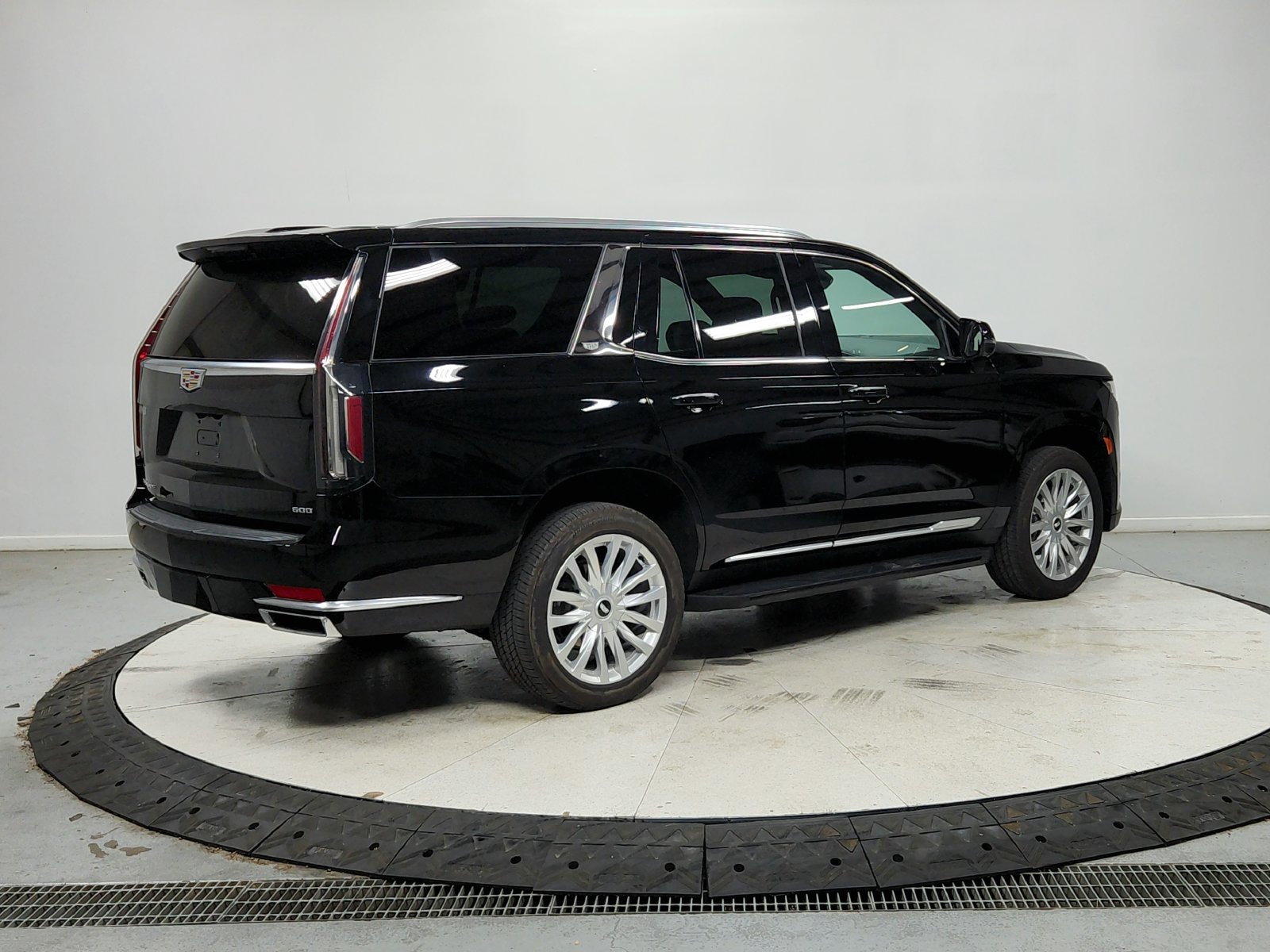 Used 2023 Cadillac Escalade Luxury RWD image 8