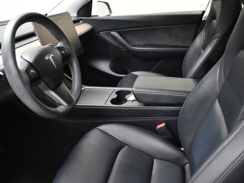 Used 2021 Tesla Model Y Standard Range image 20