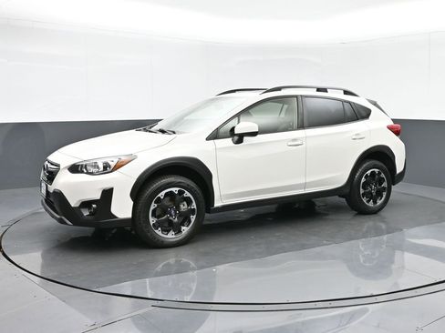 Used 2023 Subaru Crosstrek 2.0i Premium image 3