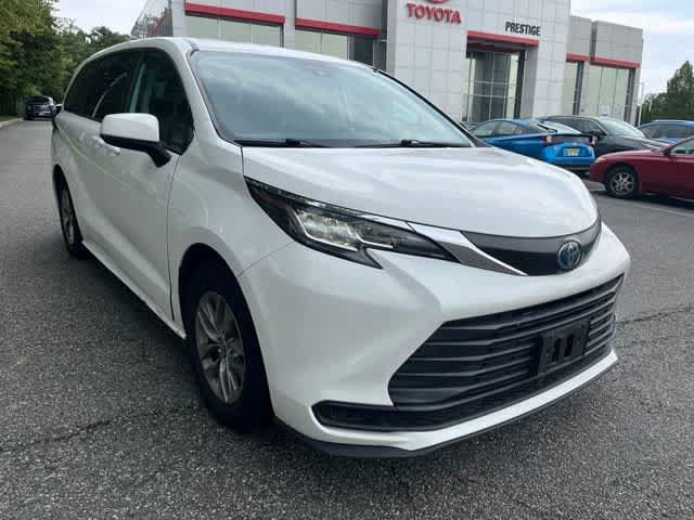 Used 2022 Toyota Sienna LE FWD image 3