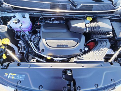 New 2026 Chrysler Pacifica Select w/ S Appearance Package FWD image 19