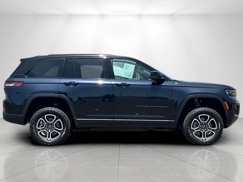Used 2023 Jeep Grand Cherokee Trailhawk w/ Advanced Protech Group II AWD/4WD image 2