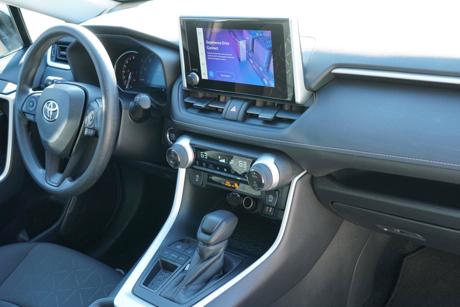 Used 2024 Toyota RAV4 XLE FWD image 27