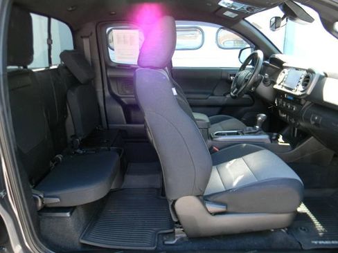 Used 2021 Toyota Tacoma TRD Off-Road w/ Technology Package AWD/4WD image 22