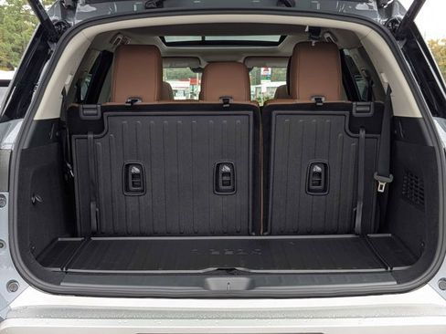 New 2025 Nissan Pathfinder Platinum w/ Cargo Package image 13