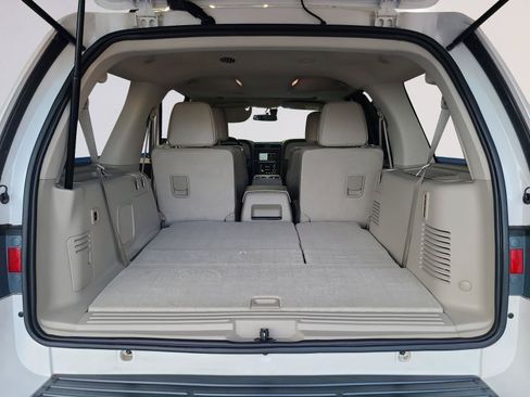 Used 2016 Lincoln Navigator Select RWD image 22