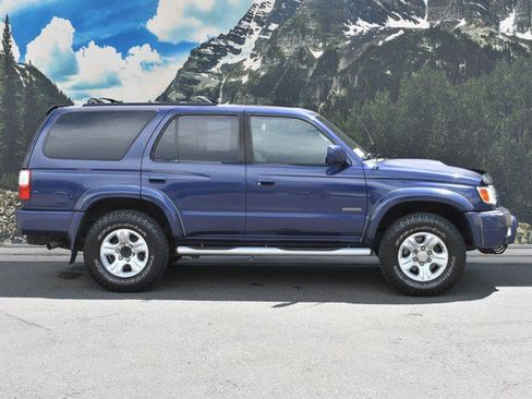Used 2002 Toyota 4Runner SR5 AWD/4WD image 2