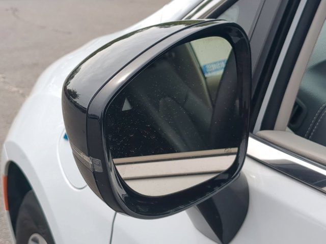 Used 2024 Chrysler Pacifica Limited FWD image 16