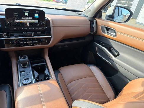 Used 2024 Nissan Pathfinder Platinum AWD/4WD image 20