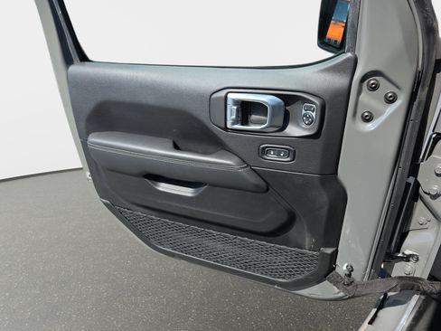Used 2022 Jeep Wrangler Unlimited Sahara w/ Cold Weather Group AWD/4WD image 24