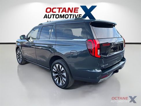 Used 2025 Ford Expedition Platinum w/ Driver's Package AWD/4WD image 5