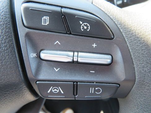 Used 2022 Hyundai Kona SE image 24