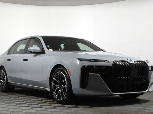 New 2025 BMW 740i xDrive image 9