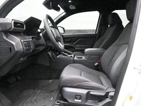 Used 2025 Toyota Tacoma SR5 AWD/4WD image 9
