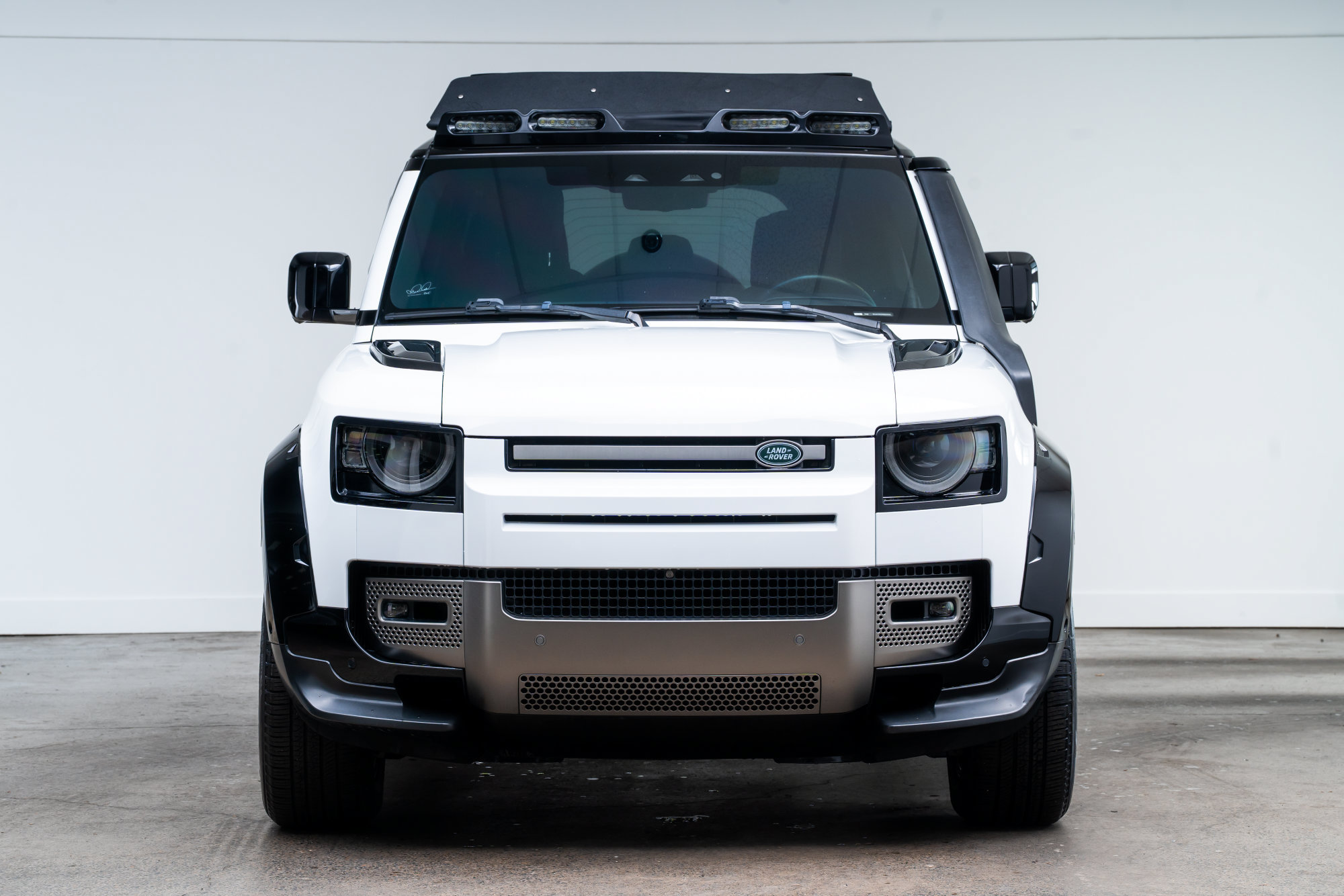 Used 2021 Land Rover Defender 110 X-Dynamic HSE AWD/4WD image 2