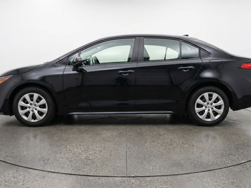 Used 2025 Toyota Corolla LE FWD image 5