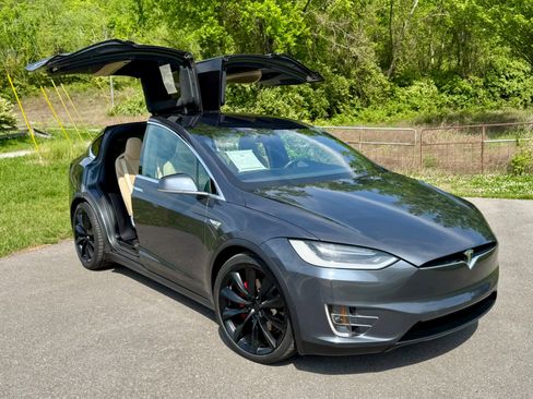 Used 2016 Tesla Model X Performance image 1