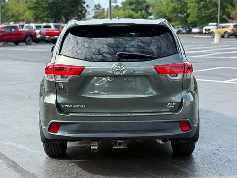 Used 2019 Toyota Highlander XLE w/ Carpet Mat Package (TMS) AWD/4WD image 7