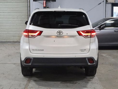 Used 2018 Toyota Highlander Limited AWD/4WD image 6
