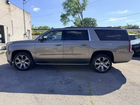 Used 2019 GMC Yukon XL SLT w/ Open Road Package AWD/4WD image 8