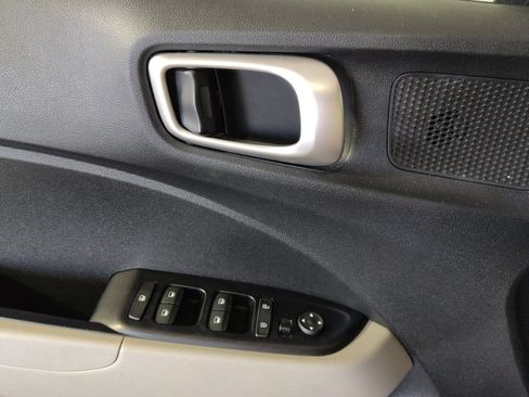 Used 2020 Hyundai Venue SEL FWD image 27