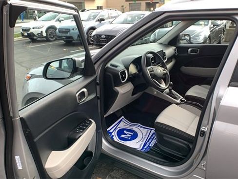 Certified 2023 Hyundai Venue SEL image 9