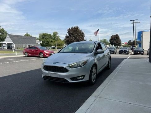 Used 2015 Ford Focus SE w/ Equipment Group 201A FWD image 4