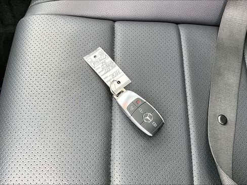 Used 2025 Mercedes-Benz GLE 350 4MATIC image 10