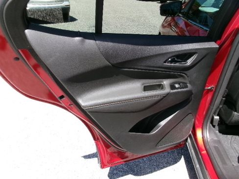 Used 2024 Chevrolet Equinox Premier image 18