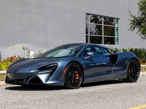 New 2026 McLaren Artura RWD image 21