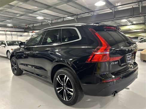 Certified 2021 Volvo XC60 T5 Momentum w/ Premium Package image 4