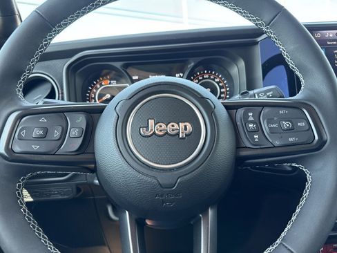 Used 2025 Jeep Wrangler Unlimited Rubicon w/ Convenience Group AWD/4WD image 16